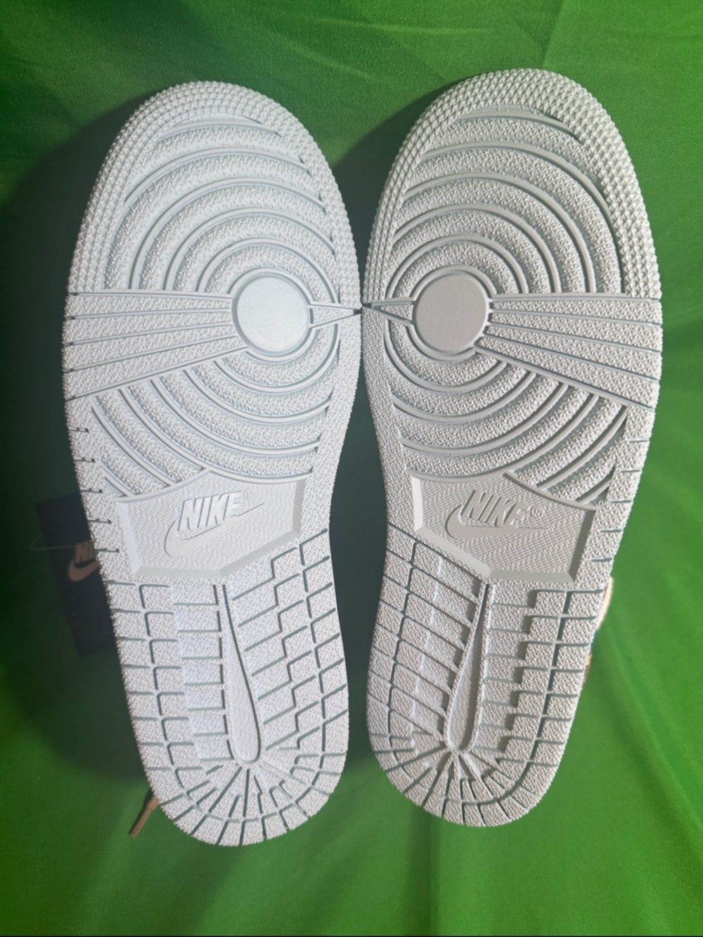 New! Custom Air Jordan 1 High sneakers embellished with “Swarovski Crystals” - Picture 9 of 9